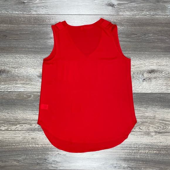 NWOT Bellatrix Sleeveless V Neck Blouse Cherry Red Size Medium - Picture 9 of 12